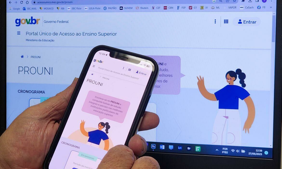 Imagem de compartilhamento para o artigo Estudantes do Prouni têm até hoje para comprovar documentação da lista de espera do segundo semestre de 2023  da MS Todo dia